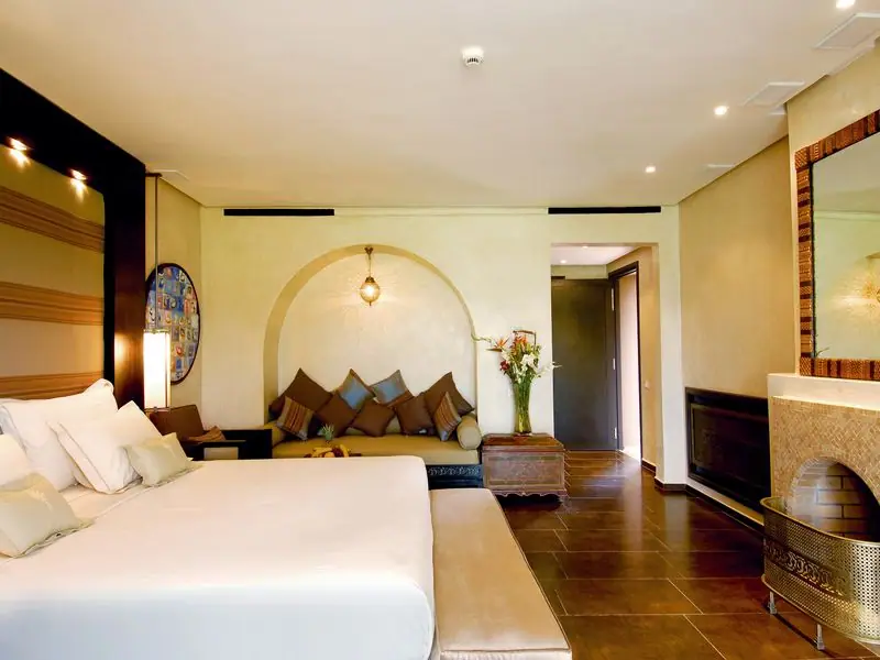 The Garden Room with a low platform bed and arched alcove